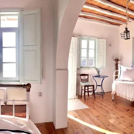 Restored White House With Swimming Pool Filótion