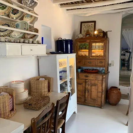 Casa vacanze Restored White House With Swimming Pool *